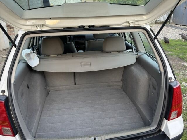 Белый Фольксваген Гольф, объемом двигателя 1.6 л и пробегом 176 тыс. км за 3700 $, фото 7 на Automoto.ua