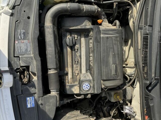 Белый Фольксваген Гольф, объемом двигателя 1.6 л и пробегом 176 тыс. км за 2650 $, фото 7 на Automoto.ua