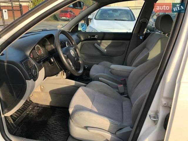 Белый Фольксваген Гольф, объемом двигателя 1.6 л и пробегом 175 тыс. км за 3250 $, фото 7 на Automoto.ua