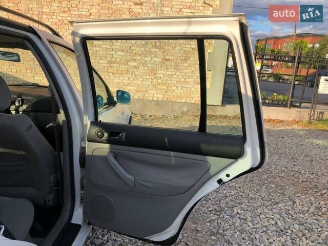 Белый Фольксваген Гольф, объемом двигателя 1.6 л и пробегом 175 тыс. км за 3250 $, фото 9 на Automoto.ua