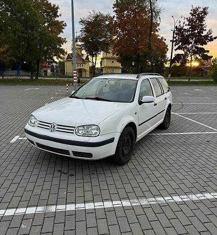 Белый Фольксваген Гольф, объемом двигателя 1.6 л и пробегом 176 тыс. км за 2700 $, фото 1 на Automoto.ua