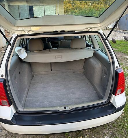 Белый Фольксваген Гольф, объемом двигателя 1.6 л и пробегом 176 тыс. км за 2700 $, фото 6 на Automoto.ua