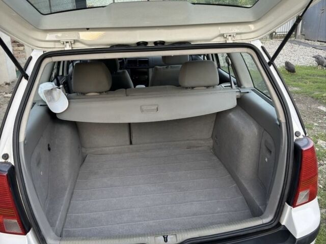 Білий Фольксваген Гольф, об'ємом двигуна 1.6 л та пробігом 176 тис. км за 2650 $, фото 8 на Automoto.ua