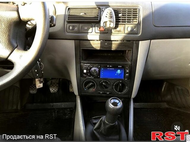 Белый Фольксваген Гольф, объемом двигателя 1.6 л и пробегом 176 тыс. км за 2700 $, фото 8 на Automoto.ua