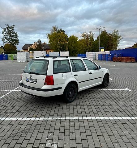 Белый Фольксваген Гольф, объемом двигателя 1.6 л и пробегом 176 тыс. км за 2700 $, фото 7 на Automoto.ua