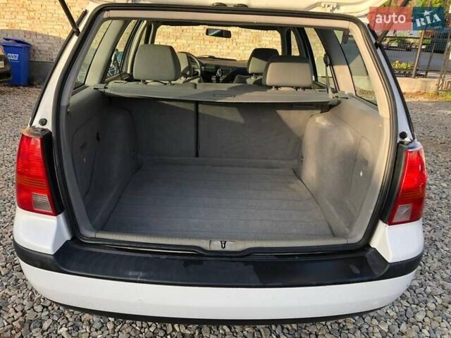 Белый Фольксваген Гольф, объемом двигателя 1.6 л и пробегом 175 тыс. км за 3250 $, фото 10 на Automoto.ua