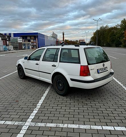 Белый Фольксваген Гольф, объемом двигателя 1.6 л и пробегом 176 тыс. км за 2700 $, фото 3 на Automoto.ua