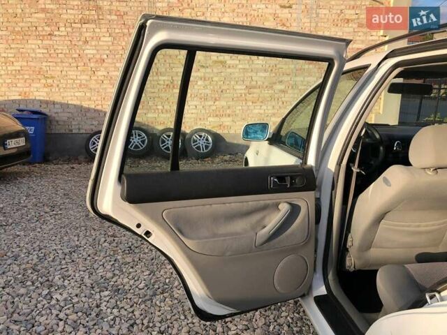 Белый Фольксваген Гольф, объемом двигателя 1.6 л и пробегом 175 тыс. км за 3250 $, фото 12 на Automoto.ua