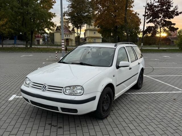 Белый Фольксваген Гольф, объемом двигателя 1.6 л и пробегом 176 тыс. км за 3700 $, фото 1 на Automoto.ua