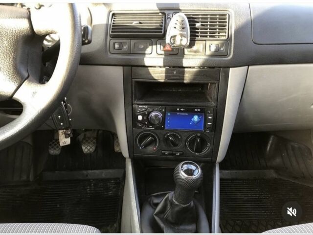 Білий Фольксваген Гольф, об'ємом двигуна 1.6 л та пробігом 176 тис. км за 2650 $, фото 2 на Automoto.ua