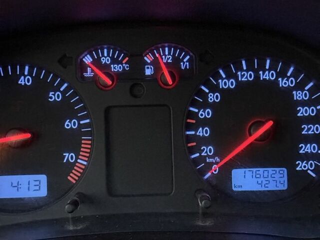 Білий Фольксваген Гольф, об'ємом двигуна 1.6 л та пробігом 176 тис. км за 2650 $, фото 1 на Automoto.ua