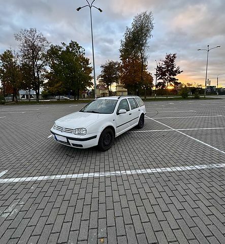 Белый Фольксваген Гольф, объемом двигателя 1.6 л и пробегом 176 тыс. км за 2700 $, фото 2 на Automoto.ua