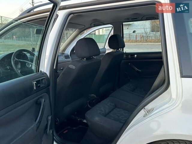 Білий Фольксваген Гольф, об'ємом двигуна 1.39 л та пробігом 294 тис. км за 2950 $, фото 26 на Automoto.ua