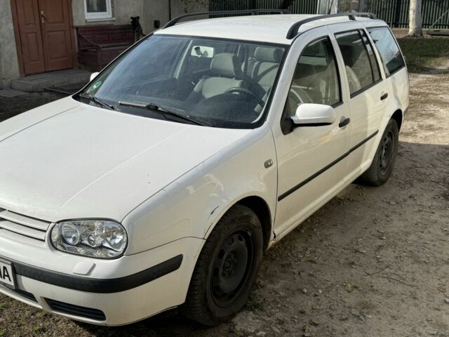 Белый Фольксваген Гольф, объемом двигателя 1.6 л и пробегом 176 тыс. км за 2650 $, фото 4 на Automoto.ua