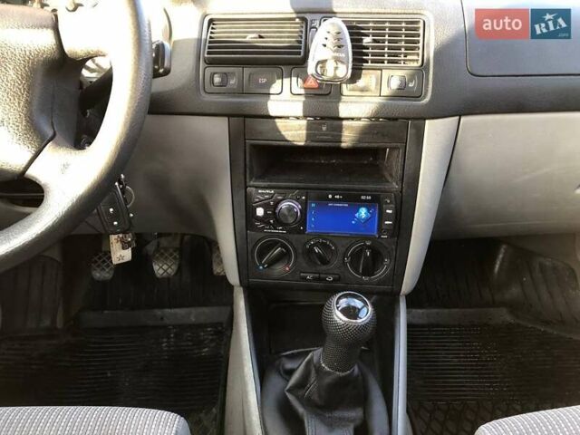 Белый Фольксваген Гольф, объемом двигателя 1.6 л и пробегом 175 тыс. км за 3250 $, фото 2 на Automoto.ua