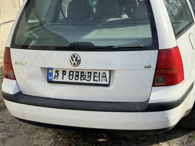 Белый Фольксваген Гольф, объемом двигателя 1.6 л и пробегом 176 тыс. км за 2650 $, фото 2 на Automoto.ua