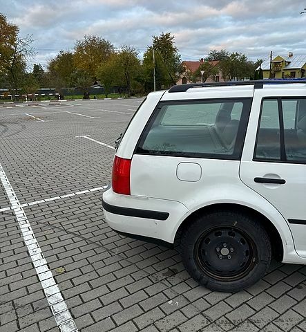 Белый Фольксваген Гольф, объемом двигателя 1.6 л и пробегом 176 тыс. км за 2700 $, фото 5 на Automoto.ua