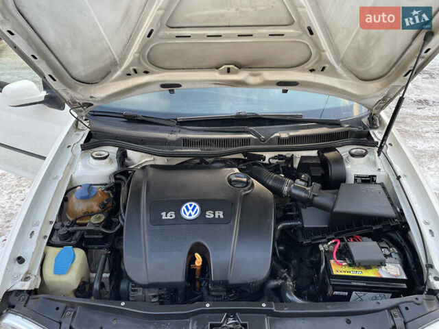 Белый Фольксваген Гольф, объемом двигателя 1.6 л и пробегом 284 тыс. км за 3600 $, фото 29 на Automoto.ua