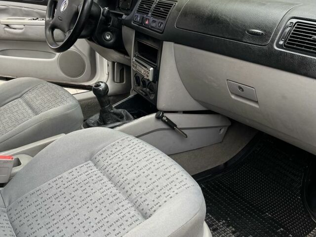 Білий Фольксваген Гольф, об'ємом двигуна 1.6 л та пробігом 175 тис. км за 3850 $, фото 20 на Automoto.ua