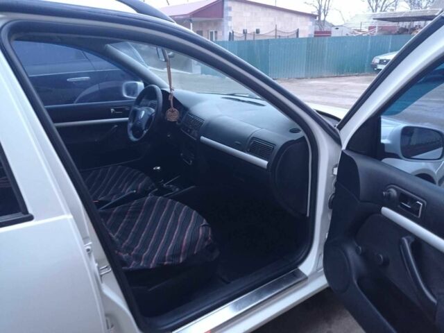 Білий Фольксваген Гольф, об'ємом двигуна 1.9 л та пробігом 200 тис. км за 3600 $, фото 6 на Automoto.ua