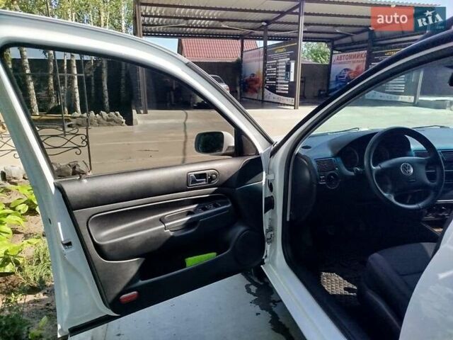 Белый Фольксваген Гольф, объемом двигателя 1.9 л и пробегом 430 тыс. км за 5400 $, фото 5 на Automoto.ua