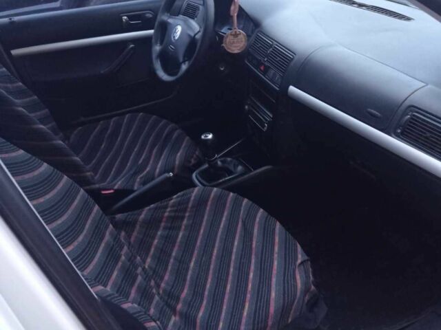 Білий Фольксваген Гольф, об'ємом двигуна 1.9 л та пробігом 200 тис. км за 3600 $, фото 4 на Automoto.ua