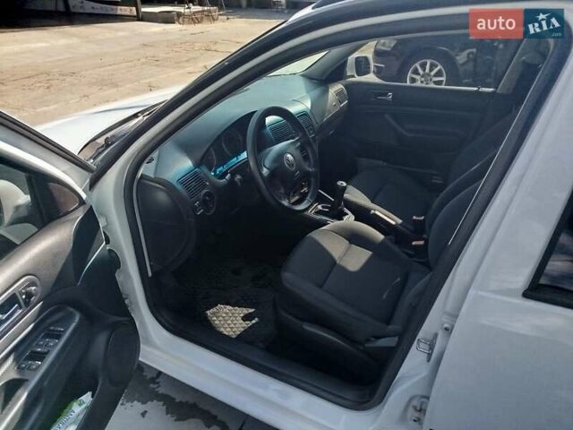 Белый Фольксваген Гольф, объемом двигателя 1.9 л и пробегом 430 тыс. км за 5400 $, фото 4 на Automoto.ua