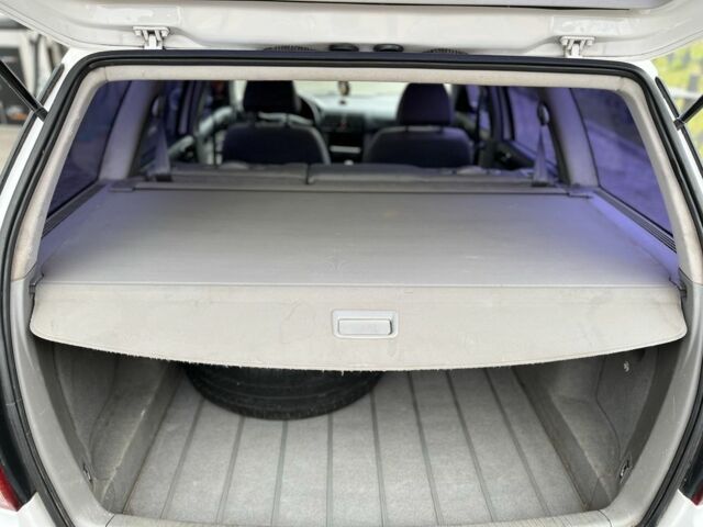 Білий Фольксваген Гольф, об'ємом двигуна 1.6 л та пробігом 175 тис. км за 3850 $, фото 16 на Automoto.ua