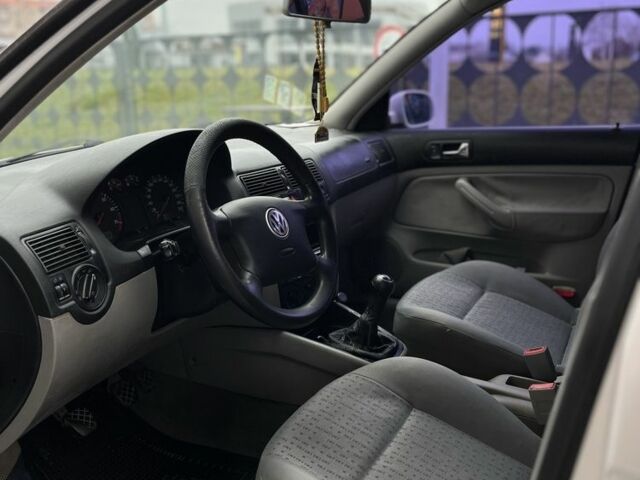 Білий Фольксваген Гольф, об'ємом двигуна 1.6 л та пробігом 175 тис. км за 3850 $, фото 12 на Automoto.ua