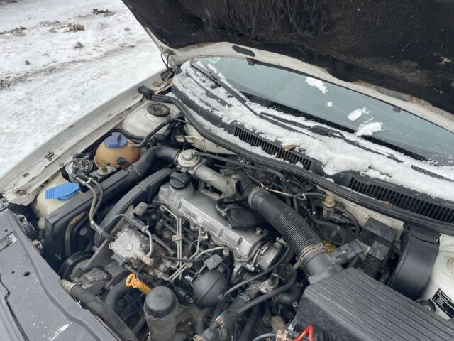 Белый Фольксваген Гольф, объемом двигателя 1.9 л и пробегом 250 тыс. км за 2200 $, фото 13 на Automoto.ua