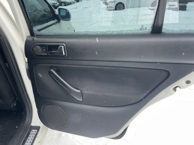 Белый Фольксваген Гольф, объемом двигателя 1.9 л и пробегом 250 тыс. км за 2200 $, фото 12 на Automoto.ua