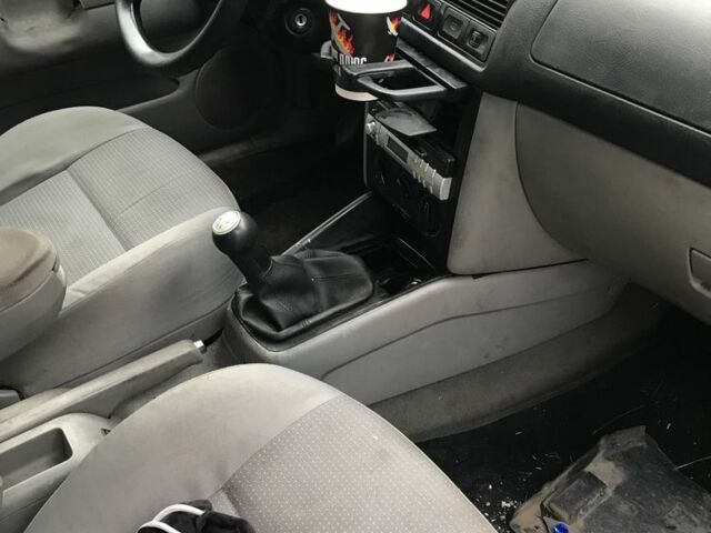 Білий Фольксваген Гольф, об'ємом двигуна 1.9 л та пробігом 2 тис. км за 1067 $, фото 3 на Automoto.ua