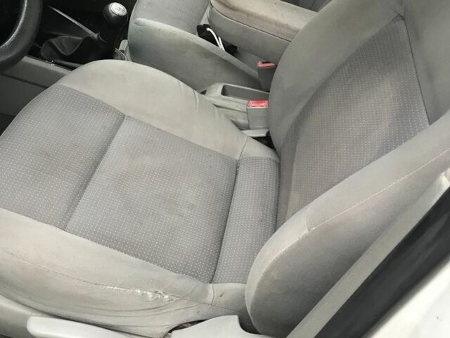 Білий Фольксваген Гольф, об'ємом двигуна 1.9 л та пробігом 2 тис. км за 1067 $, фото 1 на Automoto.ua