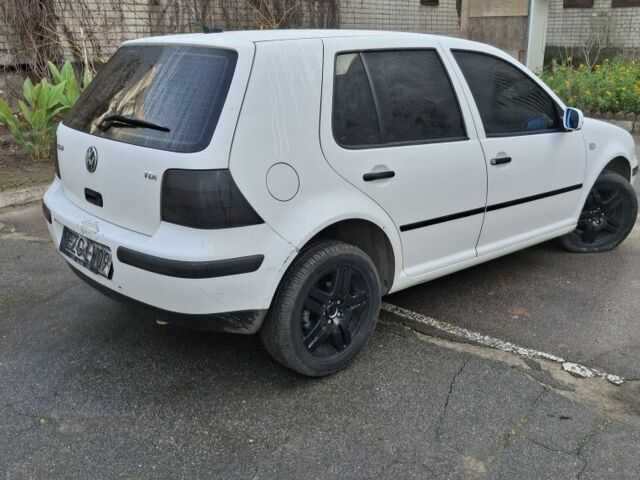 Белый Фольксваген Гольф, объемом двигателя 2 л и пробегом 100 тыс. км за 2500 $, фото 1 на Automoto.ua