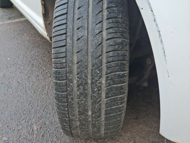 Белый Фольксваген Гольф, объемом двигателя 2 л и пробегом 100 тыс. км за 2500 $, фото 7 на Automoto.ua