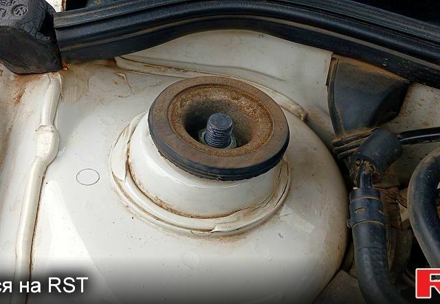 Белый Фольксваген Гольф, объемом двигателя 1.6 л и пробегом 270 тыс. км за 800 $, фото 8 на Automoto.ua