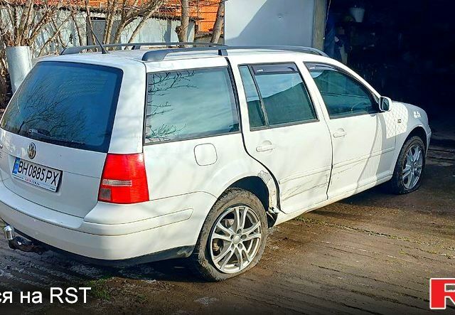 Белый Фольксваген Гольф, объемом двигателя 1.6 л и пробегом 270 тыс. км за 800 $, фото 2 на Automoto.ua