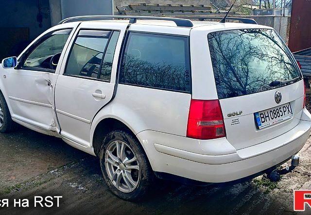 Белый Фольксваген Гольф, объемом двигателя 1.6 л и пробегом 270 тыс. км за 800 $, фото 3 на Automoto.ua