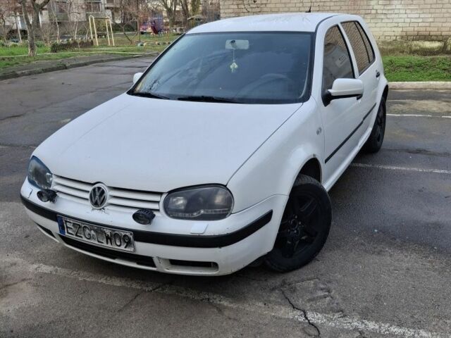 Белый Фольксваген Гольф, объемом двигателя 2 л и пробегом 100 тыс. км за 2500 $, фото 5 на Automoto.ua