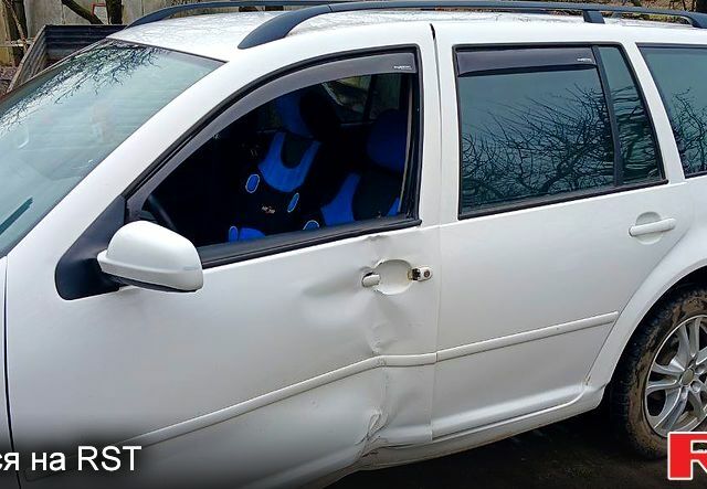 Белый Фольксваген Гольф, объемом двигателя 1.6 л и пробегом 270 тыс. км за 800 $, фото 7 на Automoto.ua