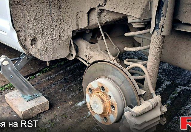 Белый Фольксваген Гольф, объемом двигателя 1.6 л и пробегом 270 тыс. км за 800 $, фото 10 на Automoto.ua