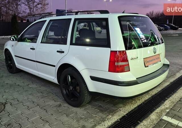 Белый Фольксваген Гольф, объемом двигателя 1.6 л и пробегом 204 тыс. км за 5555 $, фото 26 на Automoto.ua