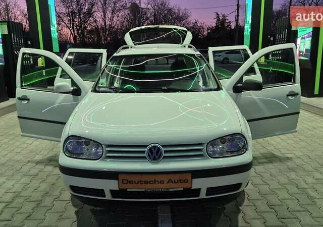 Белый Фольксваген Гольф, объемом двигателя 1.6 л и пробегом 204 тыс. км за 5555 $, фото 49 на Automoto.ua