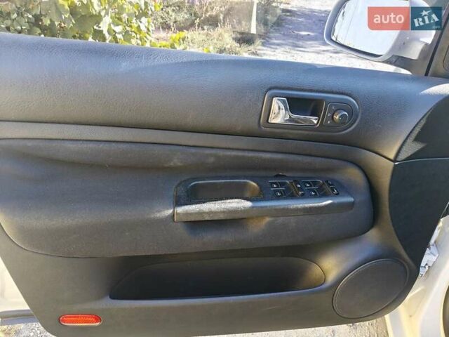 Белый Фольксваген Гольф, объемом двигателя 1.98 л и пробегом 223 тыс. км за 4900 $, фото 12 на Automoto.ua