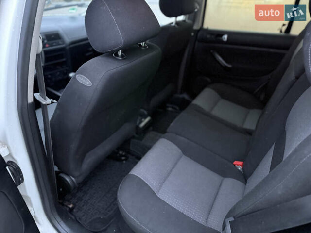 Білий Фольксваген Гольф, об'ємом двигуна 1.9 л та пробігом 220 тис. км за 4250 $, фото 21 на Automoto.ua