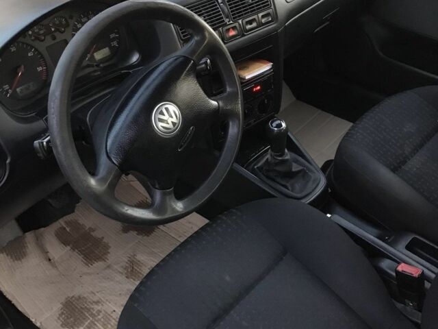 Белый Фольксваген Гольф, объемом двигателя 9 л и пробегом 335 тыс. км за 2100 $, фото 4 на Automoto.ua