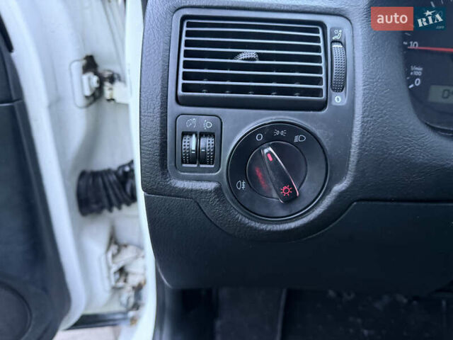 Білий Фольксваген Гольф, об'ємом двигуна 1.9 л та пробігом 220 тис. км за 4250 $, фото 32 на Automoto.ua
