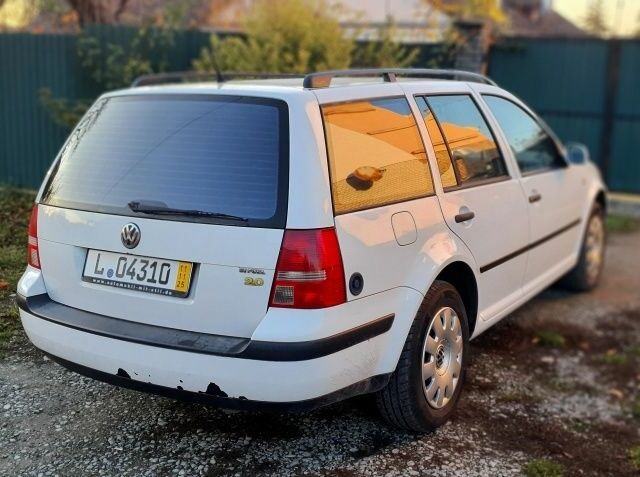 Білий Фольксваген Гольф, об'ємом двигуна 2 л та пробігом 150 тис. км за 5500 $, фото 2 на Automoto.ua