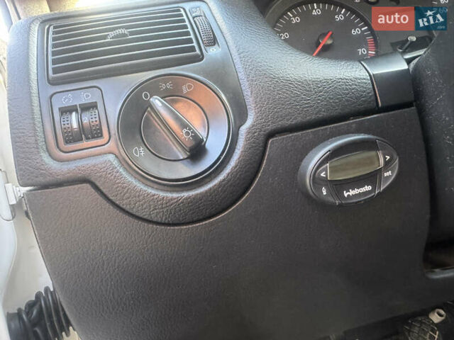 Білий Фольксваген Гольф, об'ємом двигуна 1.6 л та пробігом 243 тис. км за 4400 $, фото 24 на Automoto.ua