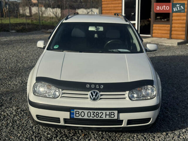 Білий Фольксваген Гольф, об'ємом двигуна 1.6 л та пробігом 243 тис. км за 4400 $, фото 1 на Automoto.ua